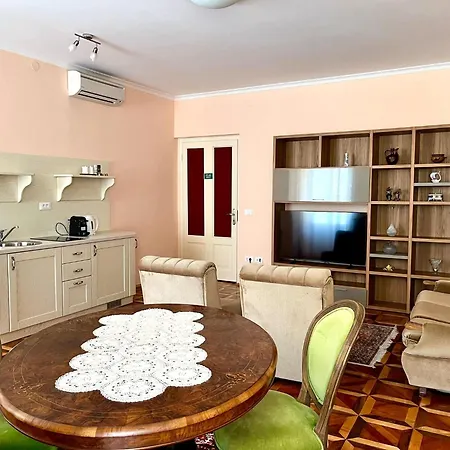 Casa Menis Konukevi Rovinj