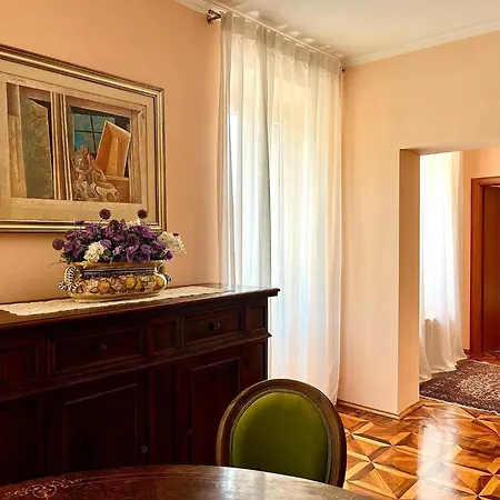 Casa Menis 3*