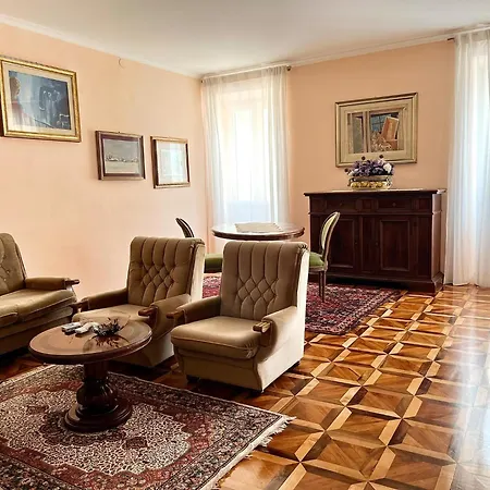 Casa Menis