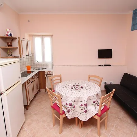 Guest house Casa Menis 3*